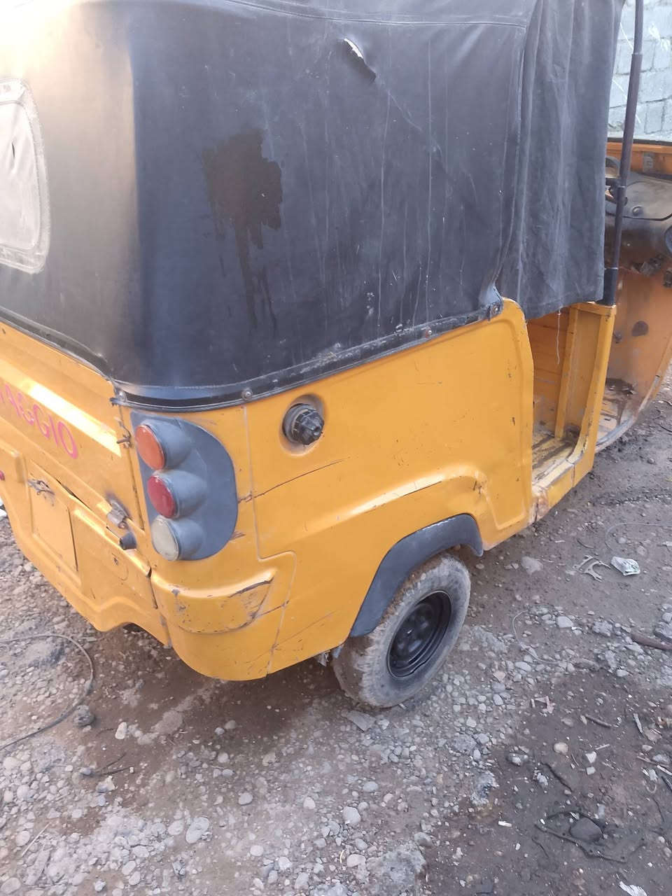 السلام عليكم تكتك بياجو موديل 17 دخوله 18 تكتك جاهزه مابيه نقص غير بس صليب ونزله من سعره تكتك معامله ترقيم كامله واصله للبصمه مكانه ديالى الشراي اتصل لا تراسل سعره 950 هذا رقمي ***********
