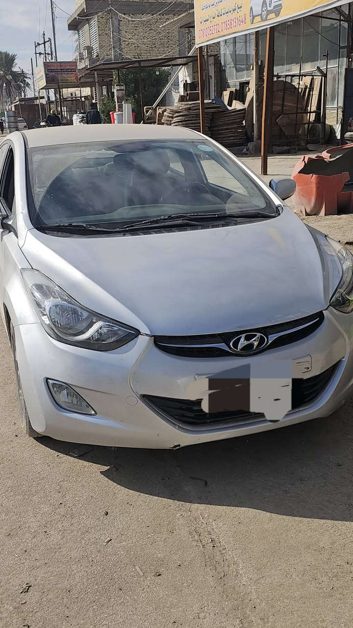 السياره مكفوله عده بارد قليل وصبغ كلش قليل بلجاملغ
السياره كلش نضيفه مال جناي ماناقصه برغي بس غسله عوزه
دوشمه وشاشه وحساسات كله جديد
السعر ٩٧ وبيه مجال قليل 
التواصل ***********
