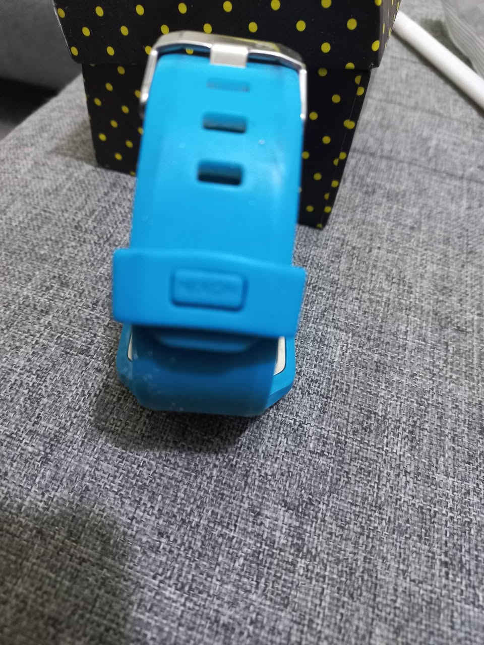 Nixon Men's Supertide الرقمية، وهي ساعة مصممة خصيصاً لهواة ركوب الأمواج والأنشطة البحرية
تتميز هذه الساعة بالمواصفات التالية:

الوظائف البحرية: تحتوي على بيانات مبرمجة مسبقاً للمد والجزر، ومواعيد شروق وغروب الشمس لأكثر من 270 شاطئاً حول العالم.

التصميم: تأتي بهيكل متين بقطر 45 ملم مصنوع من الفولاذ المقاوم للصدأ مع طلاء من البولي يوريثين والسيليكون.

مقاومة الماء: مقاومة للماء حتى عمق 100 متر (10 ATM)، مما يجعلها مناسبة للسباحة وركوب الأمواج.

الشاشة: شاشة رقمية عالية الدقة توفر رؤية واضحة للوقت وبيانات المد والجزر.

السوار: سوار من السيليكون المريح مع مشبك من الفولاذ المقاوم للصدأ.صنع في اليابان

السعر ٥٠٠٠٠


**إذا كنت صاحب هذا الإعلان وتريد حذفه لأي سبب، رجاءا أرسل رسالة إلى الدعم الفني**