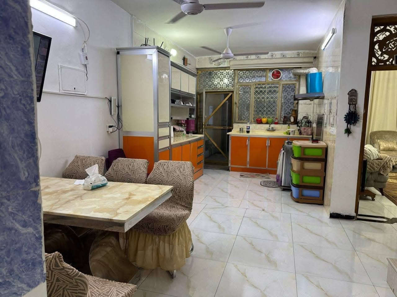 السلام عليكم  بيت منطقه الدوره البوعيثه طابوزراعي سند٢٥ مساحه 100 متر ع شارع تجاري مجمع ابراج الفرح بشارع صيدليه السنبله باسمي مباشر تنازل بشركه ودافع خدمات بيت مرتب ومايحتاج إله كلشي طابق واحد واجهه 7 و70 طابق واحد مدخلين صاله ومطبخ وغرفه نوم وبيتونه ومنور وحمام السعر ٩٥ مليون وبي مجال الاتصال ع الرقم ***********
