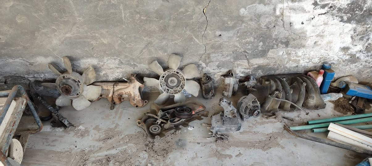 السلام عليكم
غراض ونجي
دكشن بارد ودكشن حار
سلف عدد ثنين
ديلكو   عوزه قبق
كلج زائد مروحه عدد ثنين
كوع ماي
قبق قايش التايم
داينمه   حاويه 
وكير  حاويه  عل شرط   مشدود شهر واحد فقط    الغراض كله حاويه ومشروطه    
مكاني ديوانيه       اليريدهن ابيعهن شلع    
***********
