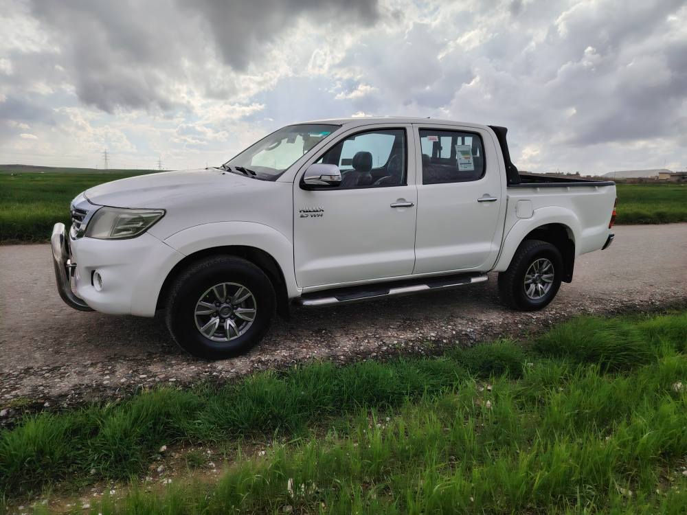 مەرزیە مۆدیل 2013 دە بل اکسل بی بۆیاخ بی سارد كارته كي سه ر بونيته كه ي هه يه سارده كي زور كه مي بودي دواوه ي هه يه زور كه م گیرو مە کینەی بەشەرت  مەکینە قە پاخی کراوەتەوە سە نەوی رەقەمی تازەیە  تا 2029 توندوتولی بەشەرت تەقەو وەرەقە بشکینە  جوار تایەو ویلی نوییە و بیلادیە هە موو گیانی بوشەرت دەفروشم*********** كويسينجاك, أربيل
