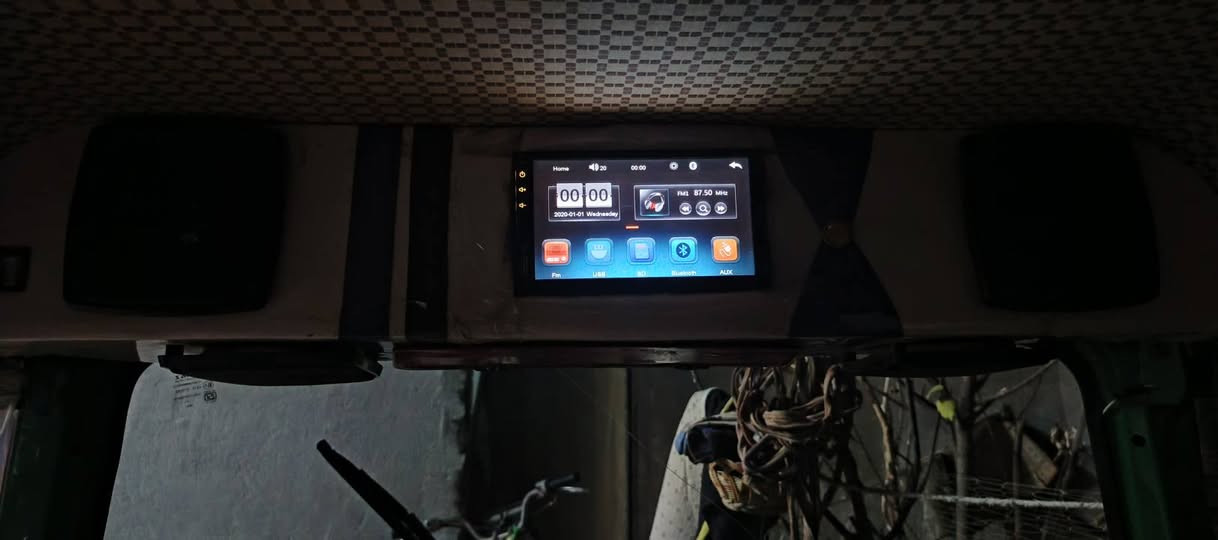 سلام عليكم مسجل ابو الشاشه البيع الشراي يتصل  السعر ٤٥ وبي مجال  اربع سماعات  شغال *********** مكاني العماره الدبيسات
