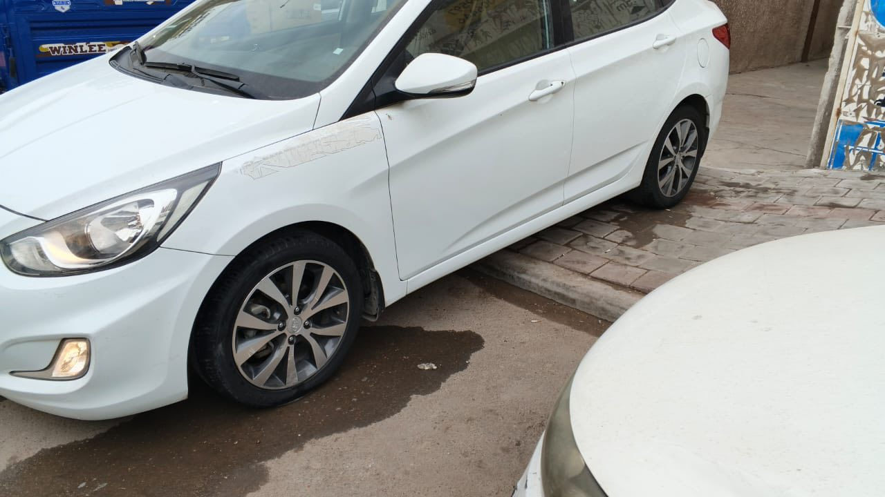 السلام عليكم هونداي اكسنت موديل 2015 خليجي ماشيه 31,000 حقيقي شرط الفحص مقفوله كفاله عامه فول مواصفات ما عدا البصمه السعر ب 120 ورقه وبيها مجال بسيط سياره بوضعيه الشركه تايرات الشركه جواها 
للاستفسار على رقم الهاتف 
***********
مكان السياره بغداد شارع فلسطين
