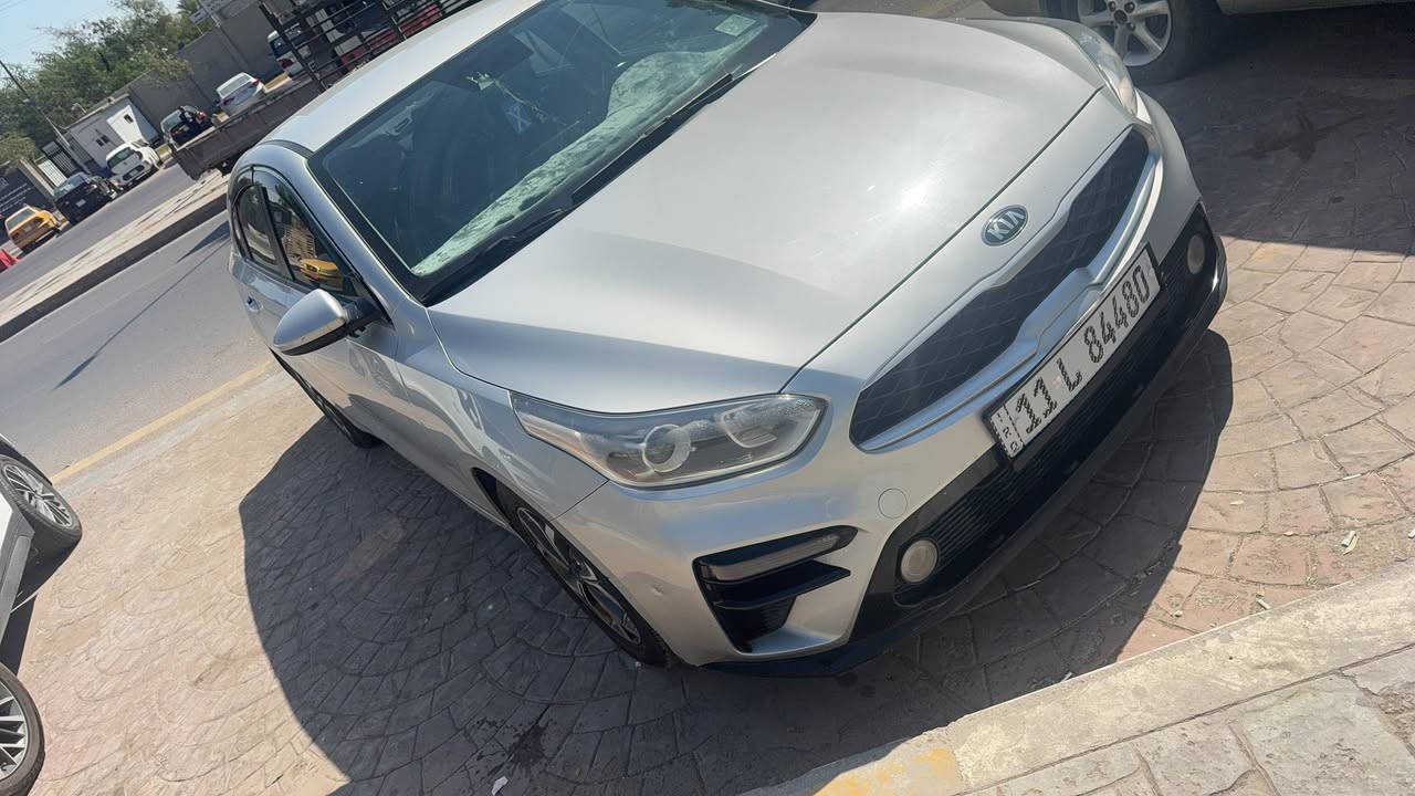 السلام عليكم كيا فورتي موديل ٢٠٢١  
بدون ايرباك 
نص فول 
بجم كبس  
حادثها مال امريكي خلفي 
راسلني ادزلك سونر مالتها
السعر ١٢.٧٠٠$  
للاستفسار  ***********
