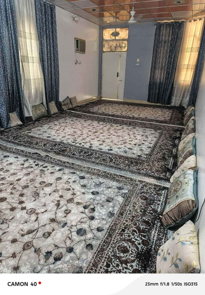 اعلان 
 بيت للبيع بأم الهوش
 قريب من محطة الكهرباء النزله الأولى تبليط نقل أسهم مداور باسم المشتري المساحة 500م مساحة البناء 280يتكون من ثلاث غرف نوم 5 في 5 واستقبال 9 في 4 السطح كونكريت مسلح والارضيه مرمر حديقتين وكراج واسع 
بسعر  125قابل للتفاوض
تفاصيل اكثر مراجعه مكتب الساعي للعقار 
او الاتصال بالارقام التاليه 
***********
***********
عنوان المكتب سايدين حي الشرطه مقابيل اسواق ريتاج 🧿
