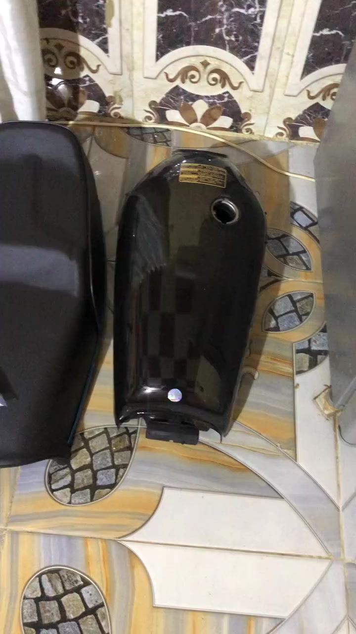 سلام عليكم شـاصي اوراق اصولي لبيع+تـعميره كامله وكله اصلي مابيه شي تجاري بدون مكينه اشتري مكينه وشده ولا تكلي بيعلي بس الشاصي كله كامله ابيع سعره 800قفل قفل عنواني تنومه ***********
