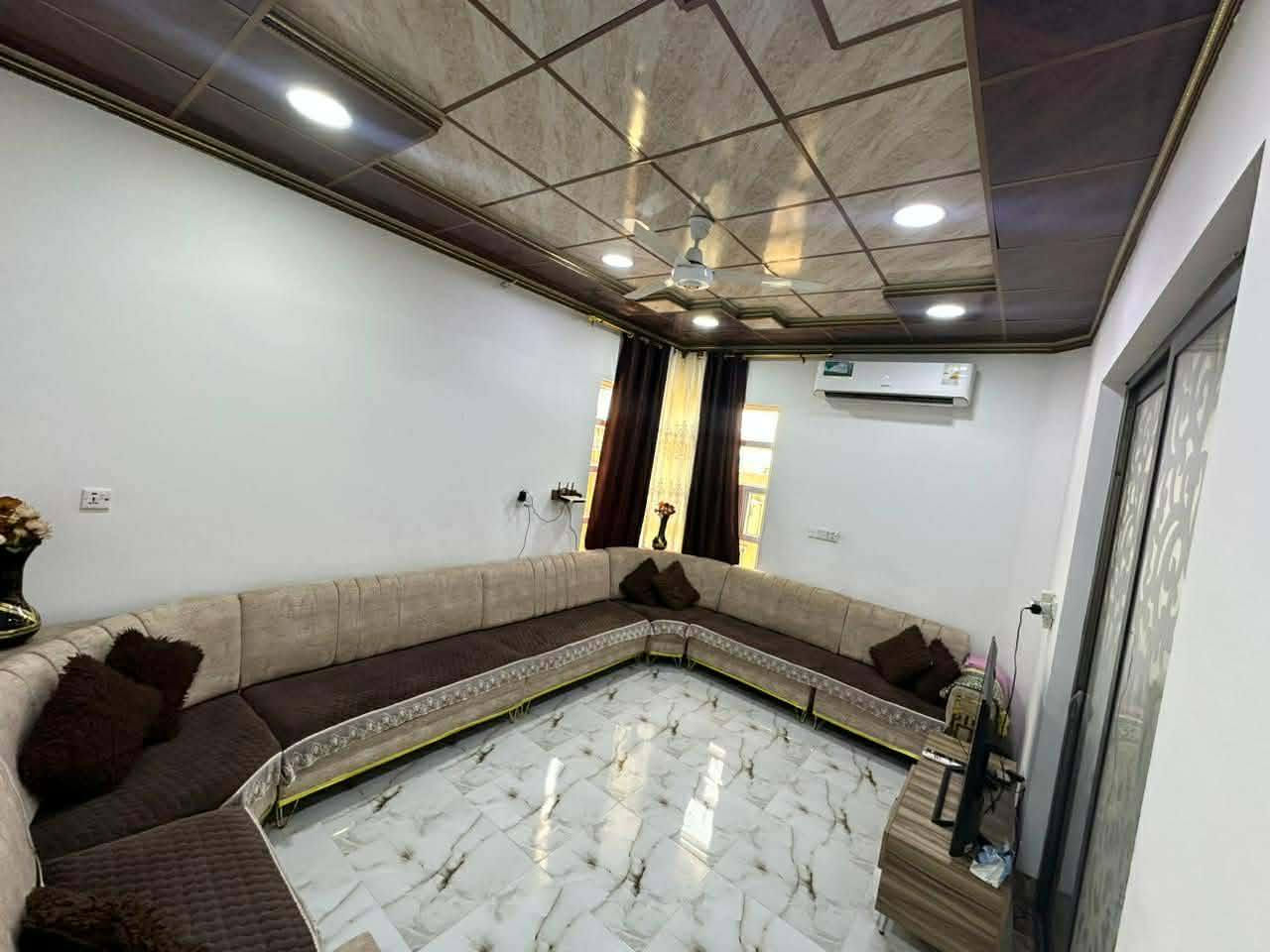 للبيع دار تجاري على شارع سايدين 

 مساحة الدار ▪️▪️140م الواجهه 11 ❌ 12،75
 جنس العقار ▪️▪️ملك صرف 
موقع العقار ▪️▪️حي الميثاق مقابل القيس ماركت 
                             
                      🔹 مواصفات الدار 🔹
ط1/ 

   غرفة نوم عدد 2➕ مطبخ ➕هول➕ استقبال 
    ➕ صحيات➕ مناور عدد 2 ➕ بيتونه 
          
 للتفاصيل الاتصال على ***********
او مراجعة مكتب المسلة 
الموصل /حي المثنى/فرع مستشفى صحة المراة
