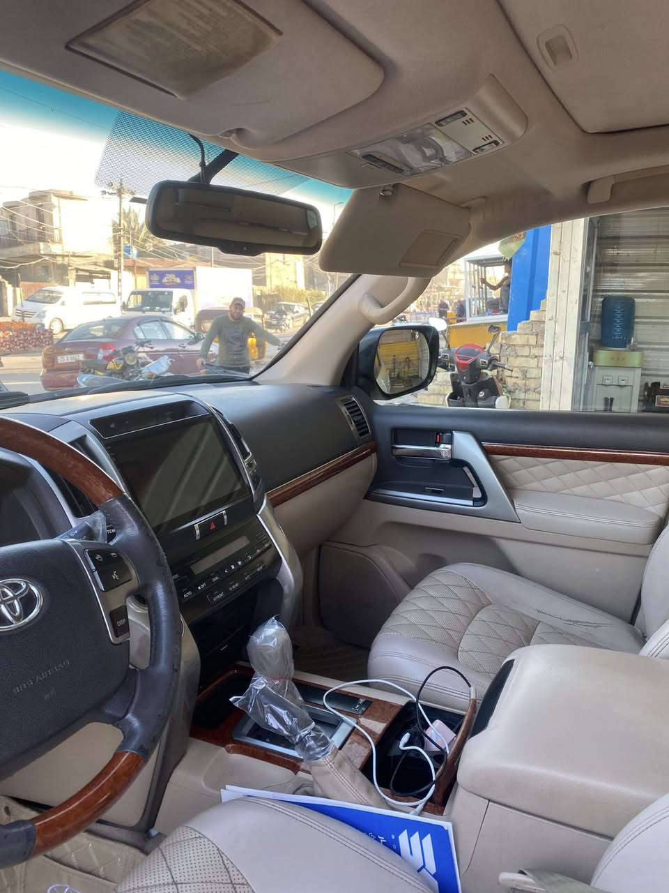 السلام عليكم لاندكروز 2012 قطريه السياره ومبدلين الباب الخلفي صايره بريم 
السعر 31 الف وبي مجال مكان السياره بغداد السياره صدر مكينه تخم تاير كله جديد 
هـ***********
