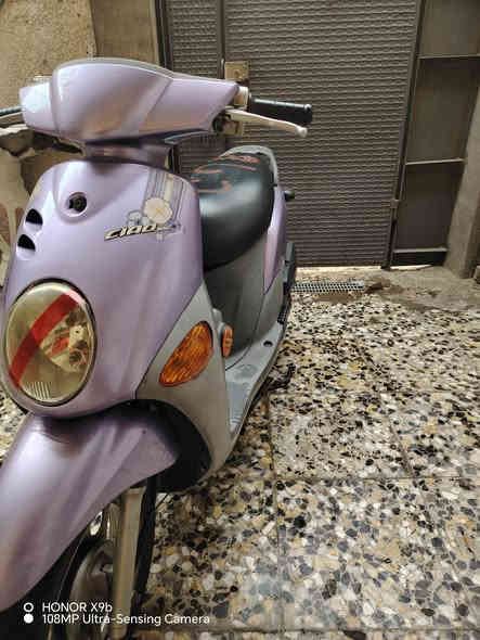 السلام عليكم دراجه فله لون بنفسجي للبيع سعره مليون و50قفل سرعه 120 دراجه مكفوله صارلي شهر ونص من أخذته مكاني بغداد مدينه الصدر الرقم *********** واتساب
