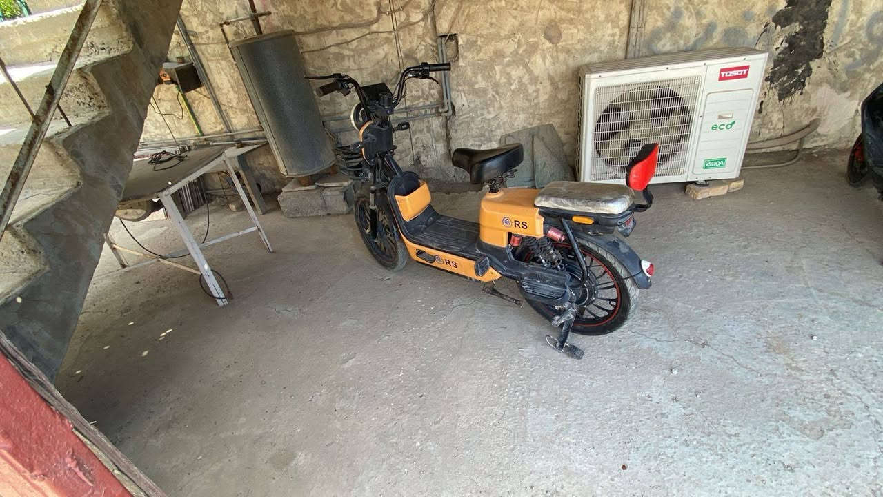 للبيع دراجه شحن
جديده  وحلوه 
بطاريات جدد 
السعر ب 250  وبيها مجال 
مكاني بغداد زعفرانيه
الرقم ***********
