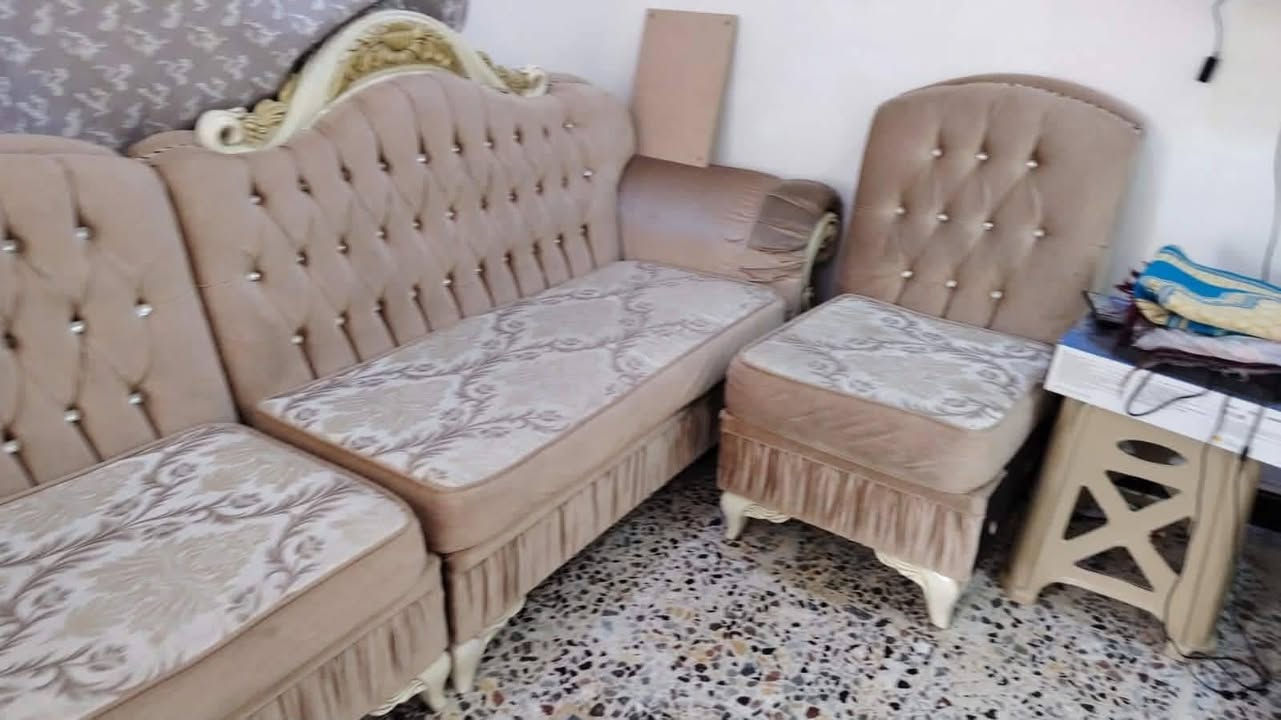 نكول السعر ومتاكدين من سلعتنه قنفات طخمين للبيع السعر ٧٥٠ ومجال قليل اتصل ***********
