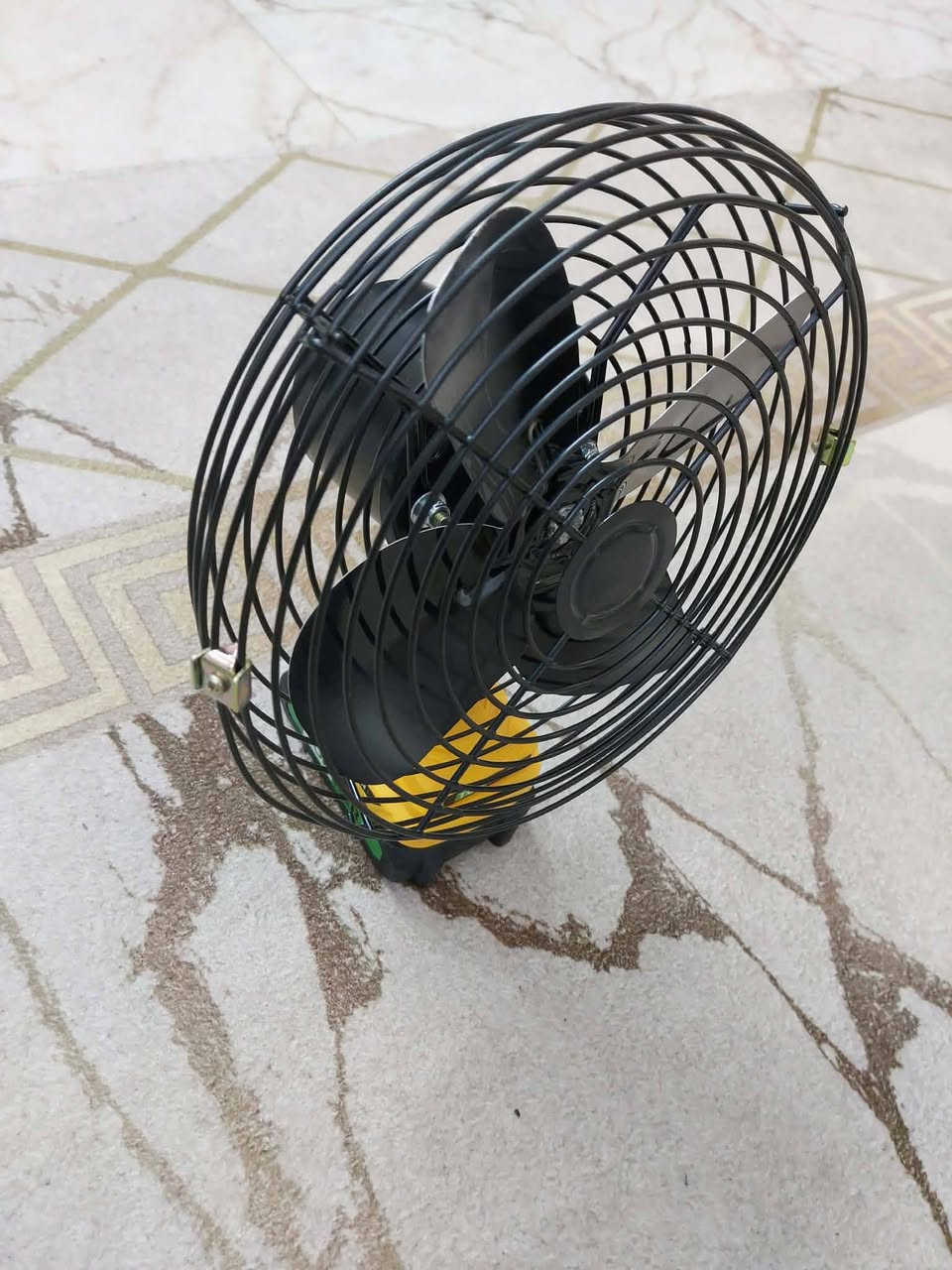 مروحة شحن ليثيوم جداً اعتماديه جديد بل باكيت لوك  تشتغل على بطاريات الدريل  تحكم بل سرعات هواء مالته ممتاز ملف نحاس الي مهتم يتمم 26 وبالعافية للحجز خاص او ***********
