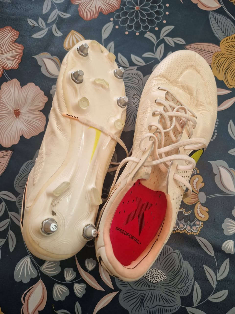Godas Nike Tiempo Legend 9 Elite Original N9iya bzaf namra 42 
@الجميع


**إذا كنت صاحب هذا الإعلان وتريد حذفه لأي سبب، رجاءا أرسل رسالة إلى الدعم الفني**