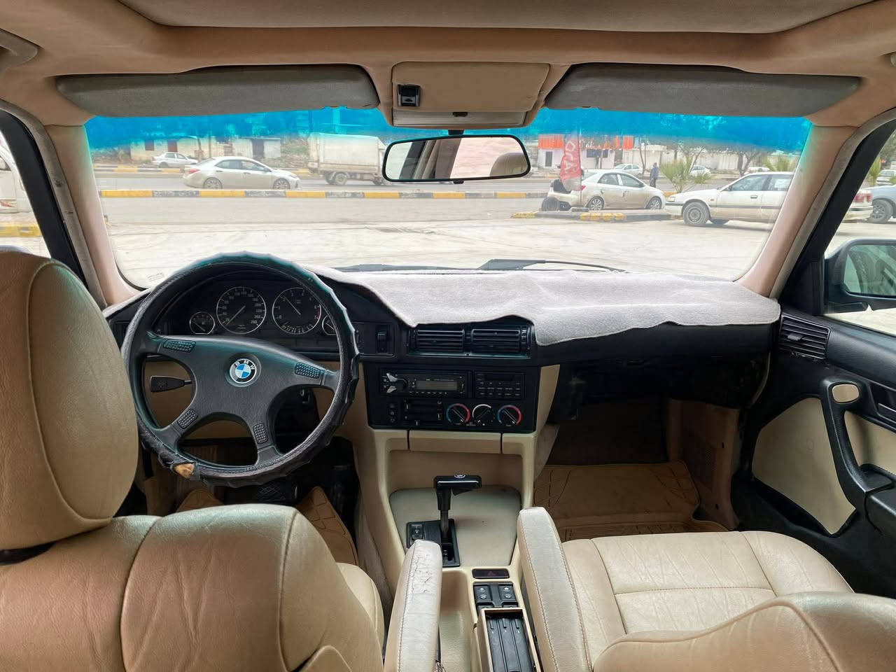 للبيع نقد فقط
بي ام موديل 1991 حجم محرك 535 رقم نينوئ كوبون بانزين سيارة مصبوغة عام جمالية بدون حادث سيارة حيل نضيفة وجاهزة مكينة وكير شرط تبريد شغال فول مواصفات سلايت جامات كهرب سيارة مصبوغة فرن درجة اولئ السعر 52 وبيها مجال 

‏‭0770 559 0770‬

‏‭0751 043 8550‬
