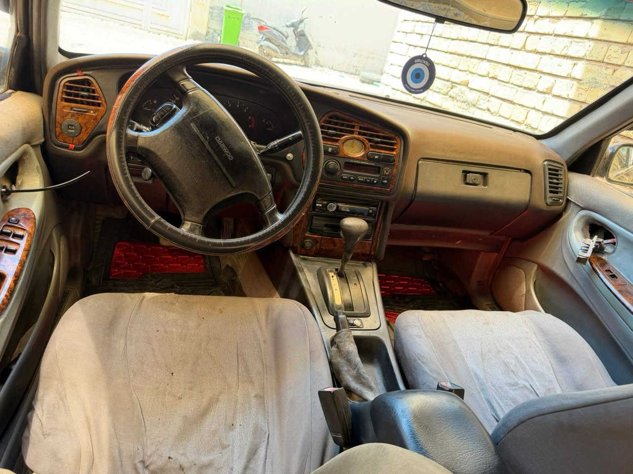 السلام عليكم برنس فراشه موديل ١٩٩٦ باسمي رقم انكليزي اوتو كير محرك جاهزات بدون صبغ بدون تبديل بلاد تبريدها ميشتغل للبيع ب٢٧ وبيها مجال حك الجيه *********** مكاني بغداد
