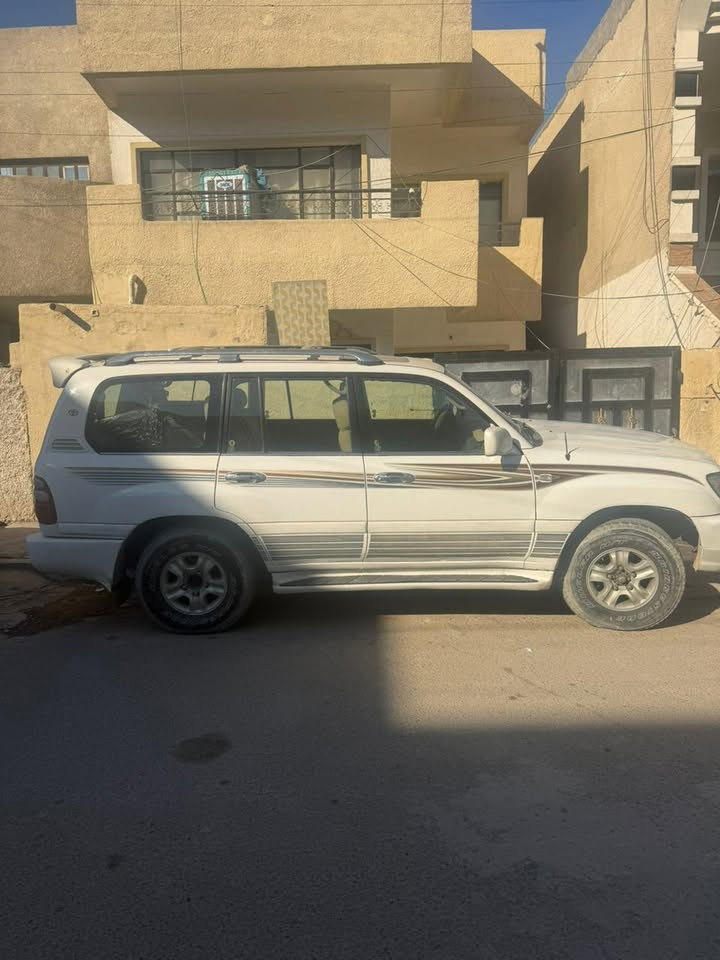 السلام عليكم لاند كروز للبيع موديل 2000 السياره كامله مكمله مناقصه اي شي بلاديه تبريد ثلج سياره كلش حلوووه مابيه صبغ السعر قفل ب150 والله العظيم صارت عليه فوك الدفترين بس متوازي على البيع مكان السياره الدوره شارع ابو الطياره رقم الهاتف *********** 
***********
