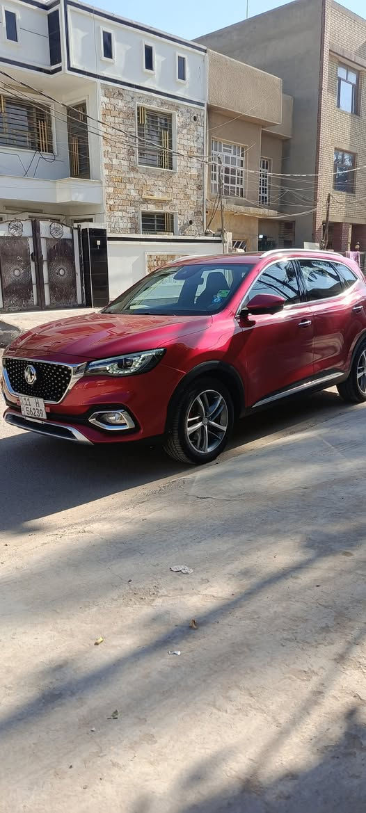 السلام عليكم
للبيع MG HS Trophy 2021 (محرك 2.0 تيربو) - رقم بغداد
لعشاق الفخامة والأداء الرياضي، اعرض لكم سيارتي MG HS فئة "تروفي" (Trophy) أعلى مواصفات. السيارة ما شاء الله تبارك الله، قمة في النظافة والعزم.
📊 معلومات السيارة الأساسية:
الموديل: 2021.
المحرك: 2.0 لتر تيربو (المحرك الكبير المرغوب) - دفع رباعي AWD.
العداد: 52,000 كم
اللون: أحمر مميز
اللوحة: رقم بغداد (مشروع وطني).
🛠 أبرز المواصفات (فل أوبشن - تروفي):
زر  Super Sport في المقود لعزم رياضي جبار.
فتحة سقف بانوراما عملاقة.
اوتو هولد
إيقاف وتشغيل المحرك التلقائي
فول تحكمات ستيرن جهتين
داخلية جلد فاخرة (مقاعد رياضية "باكيت").
شاشة ذكية تدعم Apple CarPlay و Android Auto.وبيها مواصفات اخرى
كيجات ديجيتال (شاشة رقمية كاملة).
كاميرات 360 درجة محيطية + حساسات أمامية وخلفية.
تدفئة بالكشنات
نظام النقطة العمياء وتحديد المسار.
صندوق خلفي كهربائي.
نظام نزول المنحدرات
شفتات بالستيرن
مثبت سرعة تفاعلي
كشنات كهرباء السائق والصدر
خمس وضعيات قيادة (اقتصادي، قياسي، رياضي، مخصص، الرياضي الفائق)
لايتات زينون اوتو
كشاف ضباب
ماسحات زجاج اوتو لمن تمطر تشتغل تلقائي
✅ حالة السيارة:
السيارة نظيفة جداً  بيها بعض الرصعات موضحة بالسونار
💰 السعر: [121 ورقة ] (وبيه مجال بسيط للشراي). 📍 المكان: بغداد - [الحرية].
📞 للاستفسار: [*********** او ***********
