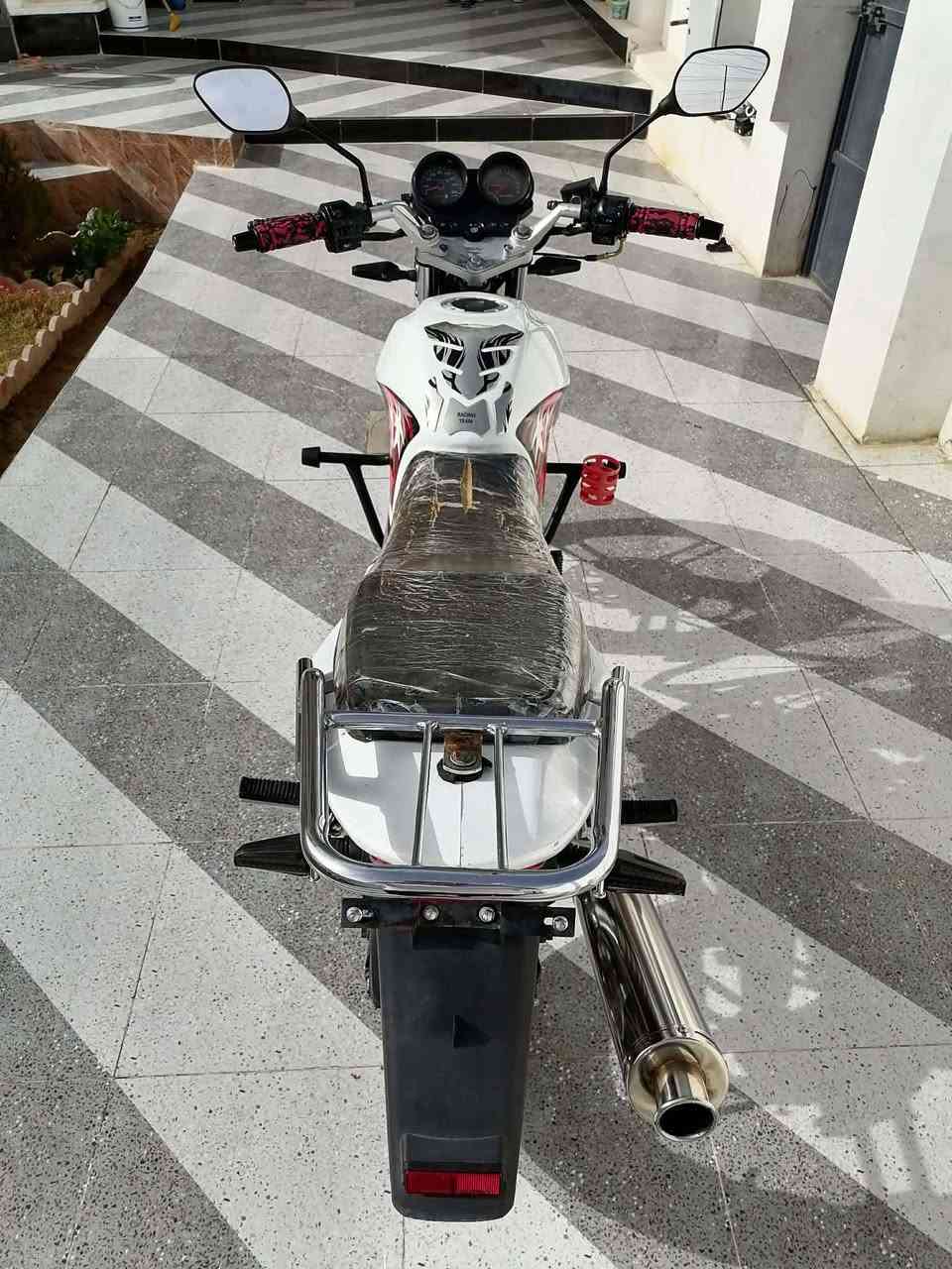 هيوشه موديل 23 مكمرك وبي أوراق محرك مكفول نضيف مال جناي مكانه الرمادي سعره 900وبي مجال للاستفسار ***********واتس
