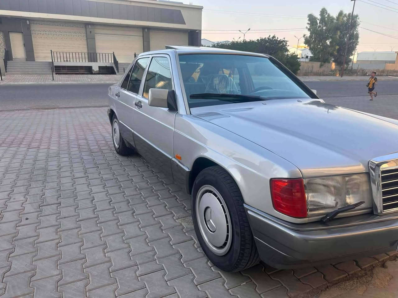 مرسيدس طياري موديل 90 الرقم اربيل السنويه جديد هزه   جديد سياره بدون معجون صبغ جماليه فقط محرك اونجي تبريد فتحه اي بي اس قفل مركزي صدر جديد طائرات جديد السياره جائزه *********** سعر 55
