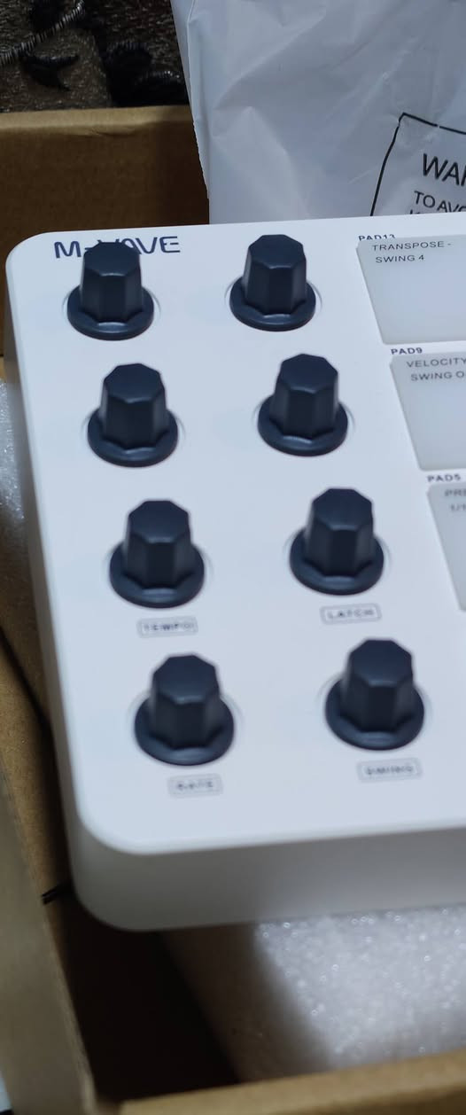 🚨 فرصة للمنتجين والـ DJs 🚨
للبيع ميدي كنترولر 16 Pad احترافي 🎹🔥

✨ حساس جداً وسريع بالاستجابة

✨ مناسب للـ FL Studio و Ableton وكل برامج الإنتاج

✨ مثالي لصناعة الإيقاعات والبيتات

✨ نظيف جداً / حالة ممتازة

💵 السعر: 100 ألف دينار (قابل للتفاوض للجادين فقط)

📍 الموصل

📩 اللي مهتم يراسل خاص أو واتساب

***********

⚠️ الجهاز جديد وجاهز للشغل فوراً – لا يفوتك إذا تريد تطور ستوديوك 🎧🔥
