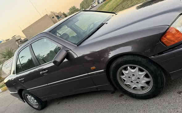 للبيع فقط بدون مراوس وبدون قسط 
مرسيدس w 202 c230 1995 اصل وارد خليجي فول موصفات بدون ضرر وحادث 
مصبوغه عام جماليه بدون ضرر 
محرك وكير بلاديات 4 سلندر خراطيم 
تبريد اصل  حداديته جاهزه كهربائياته بلاديه داخل جلد بلادي نظيف جداً 
موصفاته معروفه سلايد روف جام طكيتن سنترلوك قفل كير جام كهرباء 5 ويل كب 
اريل كهرباء دبل مروحه دبل فيت يم
دركه ايبرباك الخ .... سياره بلاديه وجاهزه 
منظومه بنزين تخم تاير باتري جدد 
 بيه ملاحظات بسيطه جداً 
مكانه بغداد الاعظميه والسعر  58  ورقه وبيه مجال بسيط اي استفسار فقط الاتصال ***********
