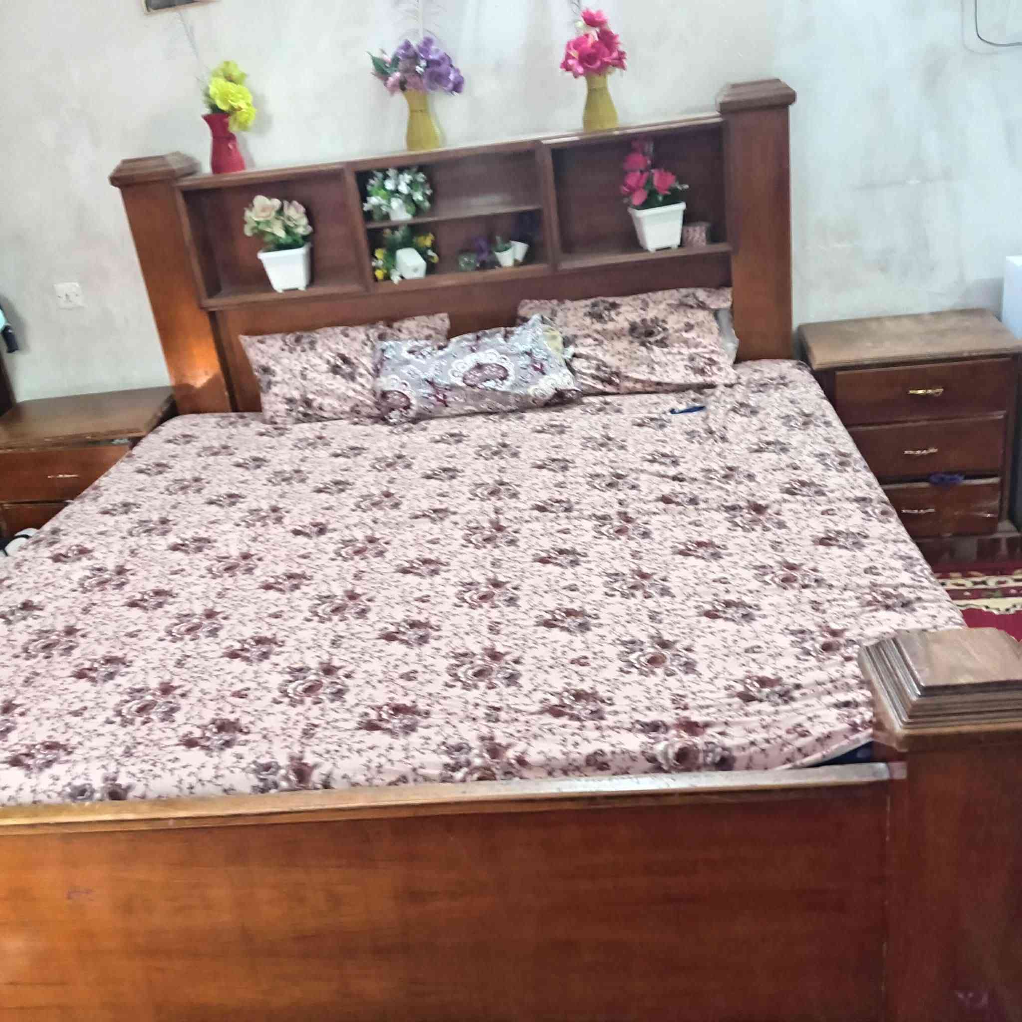 السلام عليكم يوجد لدينا غرفه اخشاب مستعمله وبسعر مناسب  يريدها يتواصل معي الخاص  ارقامي بيهن واتساب  ***********
***********
