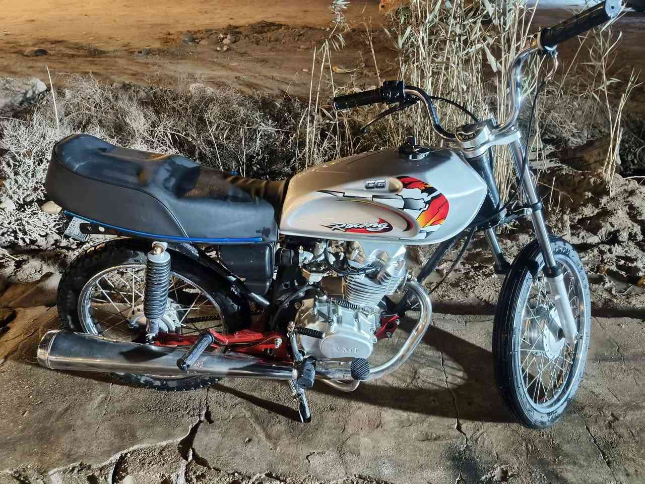 سلام عليكم دراجه كلك كلك مكفوله عشائرين محرك ما مفتوح شوف الدراجه كمله بلفيديو سعره 550.
***********
