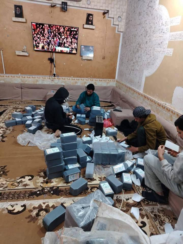 بسم الله الرحمن الرحيـم 

عن رسول الله ﷺ

(( مَا نَقَصَتْ صَدَقَةٌ مِنْ مَالٍ، وَمَا زَادَ اللَّهُ عَبْدًا بِعَفْوٍ إِلَّا عِزًّا، وَمَا تَوَاضَعَ أَحَدٌ للَّهِ إِلَّا رَفَعَهُ اللَّهُ ))

الى اهلـنا في الاسـكان الصـناعـي كـافة الإخوة  والأخوات 

     في_بيتك_صندوق_للصدقات
على_بركة_السيدة_الزهراء عليها السلام 

     مؤسسة_فاطمـة_الزهراء_الخيريـة 

تعلن  وبالتنسيق مع مؤسسة فاطمة الزهراء (عليها السلام) الخيرية عن إطلاق مشروع «في بيتك صندوق للصدقات» 
وهو صندوق خاص بالمؤسسة يُوضع في البيوت للمساهمة في أعمال مساعدة العوائل المتعففة والايتام المحتاجة للمساعدة .

فمن يرغب من الإخوة الكرام بالمشاركة 
يُرجى التواصل معنا مباشرةً أو عبر الأرقام المدوّنة في صورة الصندوق المرفقة لغرض تزويده بصندوق 

جعله الله في ميزان حسناتكم ورحمة لكم ولأمواتكم 

الاستفسار والتواصل عبر الارقام التاليه 

منذر المايس  (( *********** )) 

رائد المختار   (( ‭0781 230 8933‬ ))

حيدر علي بجاي (( ‭***********‬  ))

خالد فلاحے        (( *********** ))
