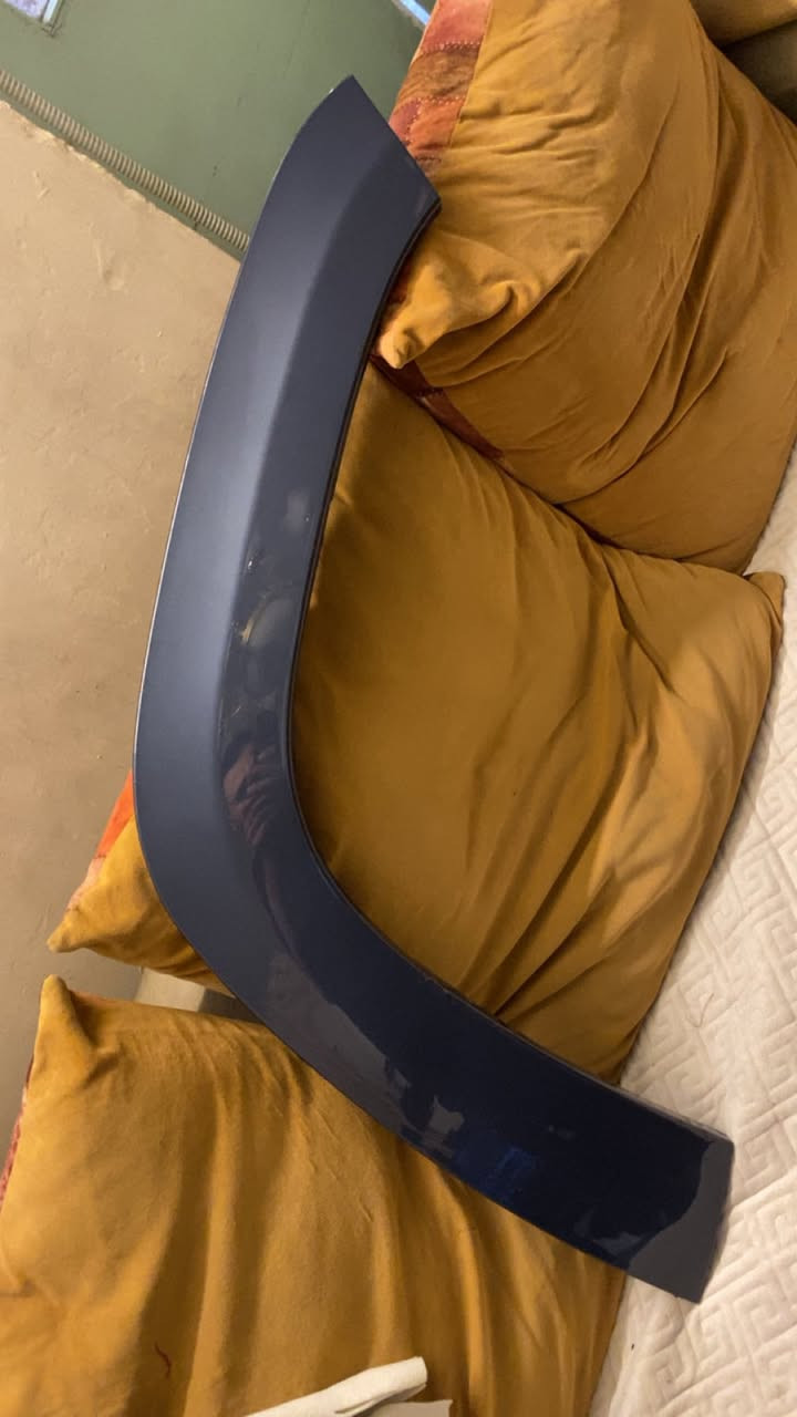 السلام عليكم تريشه جيب s او x 2020 الى 2021  لون كابوي اصليه بدون صبغ جهه الصدر اليمين  السعر ١٢٥ الف 
***********
