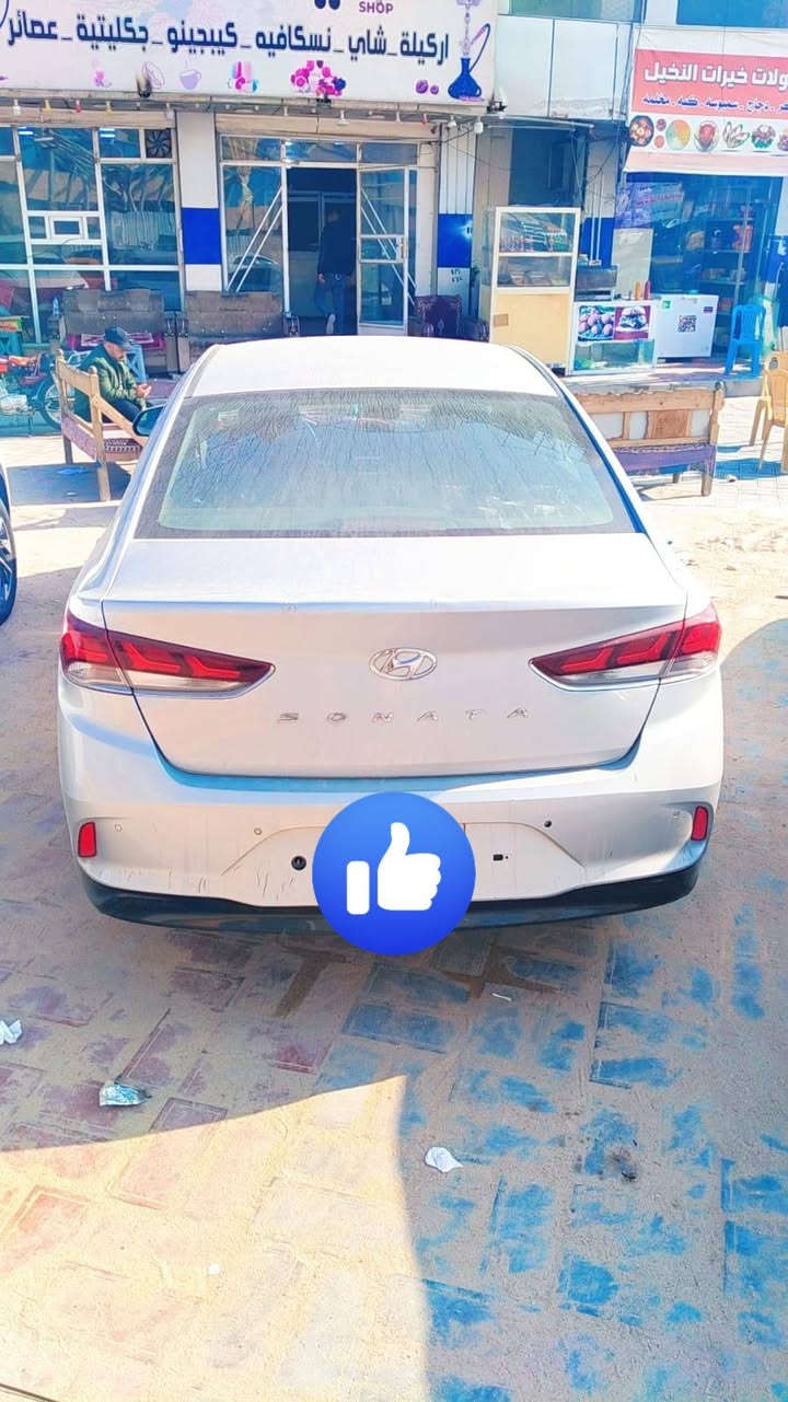 السلام عليكم
سوناتا وارد كوري 2020 

سيارة جديدة مماشية مكفولة كفالة عامة بيها شخوط بالباب خفيفة 
كلين
رقم بابل 

تحويل ثاني يوم

السعر 170 

بيها مجال بسيط

***********   ***********
