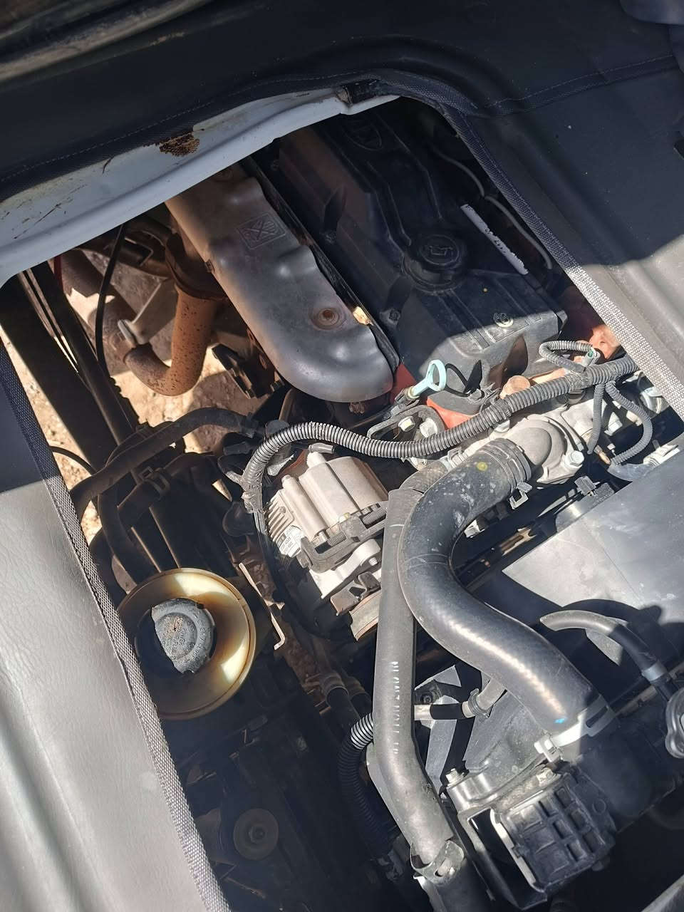 ياالله سلام عليكم كيه للبيع موديل 18سياره كارتون شرط سبرات شركه مانازله محرك على وظع شركة مامفتوح سنويه وارقام نكليزي صار يومين من حولته بئسمي تدفئة وتبريد سياره ماشيه 130الف وباقي تفاصيل الاتصال *********** مكاني شاميه
