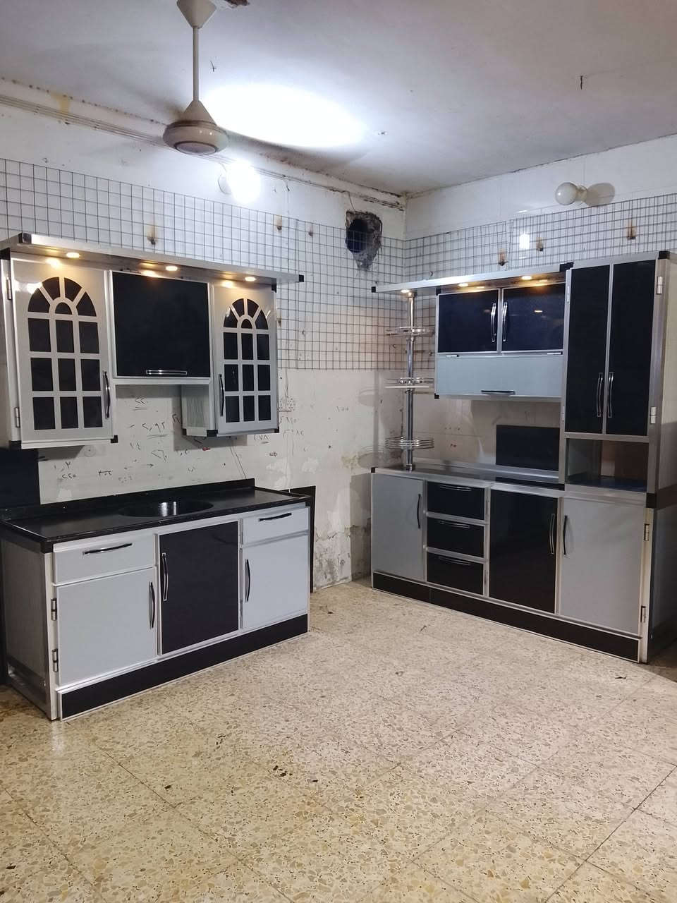 كاونتر تفصال درجه اولى 4قطع فقط السنك مرمر نظيف جداً لايوجد ضرر بغداد الشعب ***********
