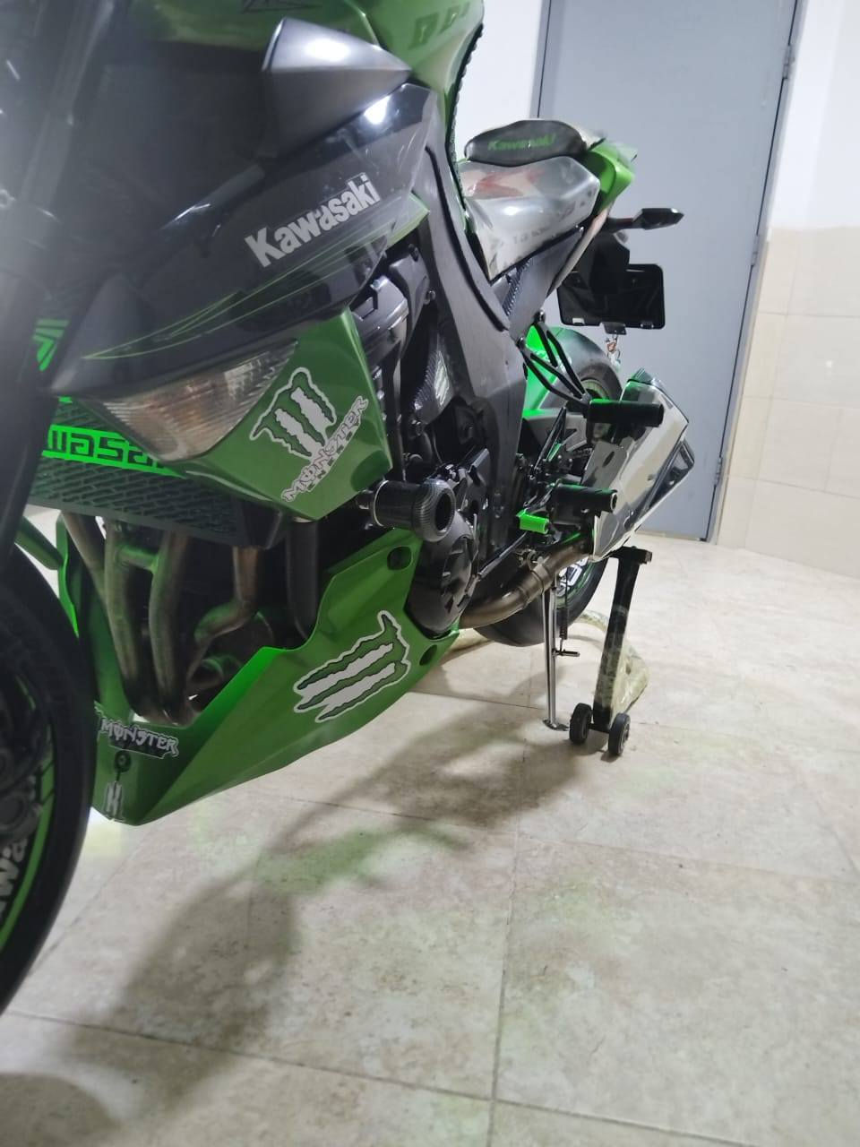 سلام عليكم شباب بطح كاوسكي z1000 مويدل 2013 ماشيه 22 الف رقم سنويه بغداد للبيع سعر 60 وبيه مجال عنوان سليمانيه رقم ***********
