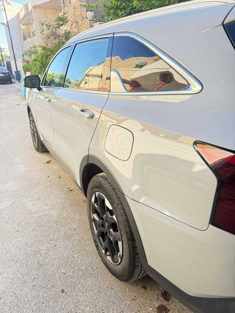 السلام عليكم
سورنتو امريكي موديل ٢٥ ماشيه 6 الف فقط
 لون اسمنتي
رقم اربيل بأسمي ترقيم جديد
حادث بسيط جدا موضح بالصور بنيد صبغ وربع دعاميه 
لا شخوط لا تكحيل لا بارد السياره موس
كلشي بيها بلاد من لايتات من راديترات بشرط غاز الشركه بدون دواخل نهائي
مواصفتها 🚙
محرك ٢٥٠٠ 
٧ راكب والكشنات الخلفيه تنطوي كهرباء
رادار امامي خلفي جانبي
حساس امامي خلفي
 بنوراما
 داخل جلد اوف وايت
 تدفئه كشن
 هزاز ستيرن 
شحن واير ليس
وباقي المواصفات معروفه
مكان السياره بغداد الكرخ سعرها 275 وبي مجال بسيط جدا
***********
