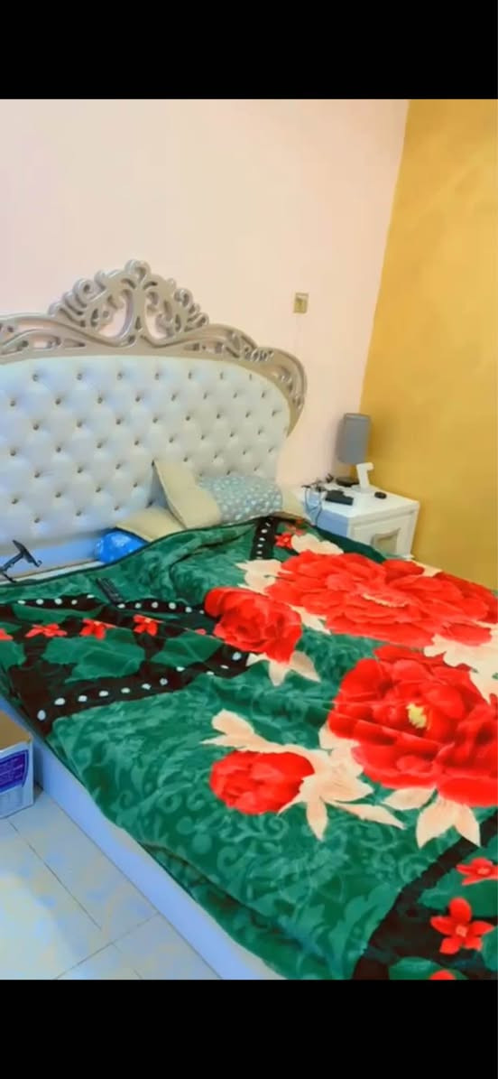 سلام عليكم غرفه نوم 6 قطع نطافته 80./. سلايت سعره 450 /*********** البصرة, العراق
