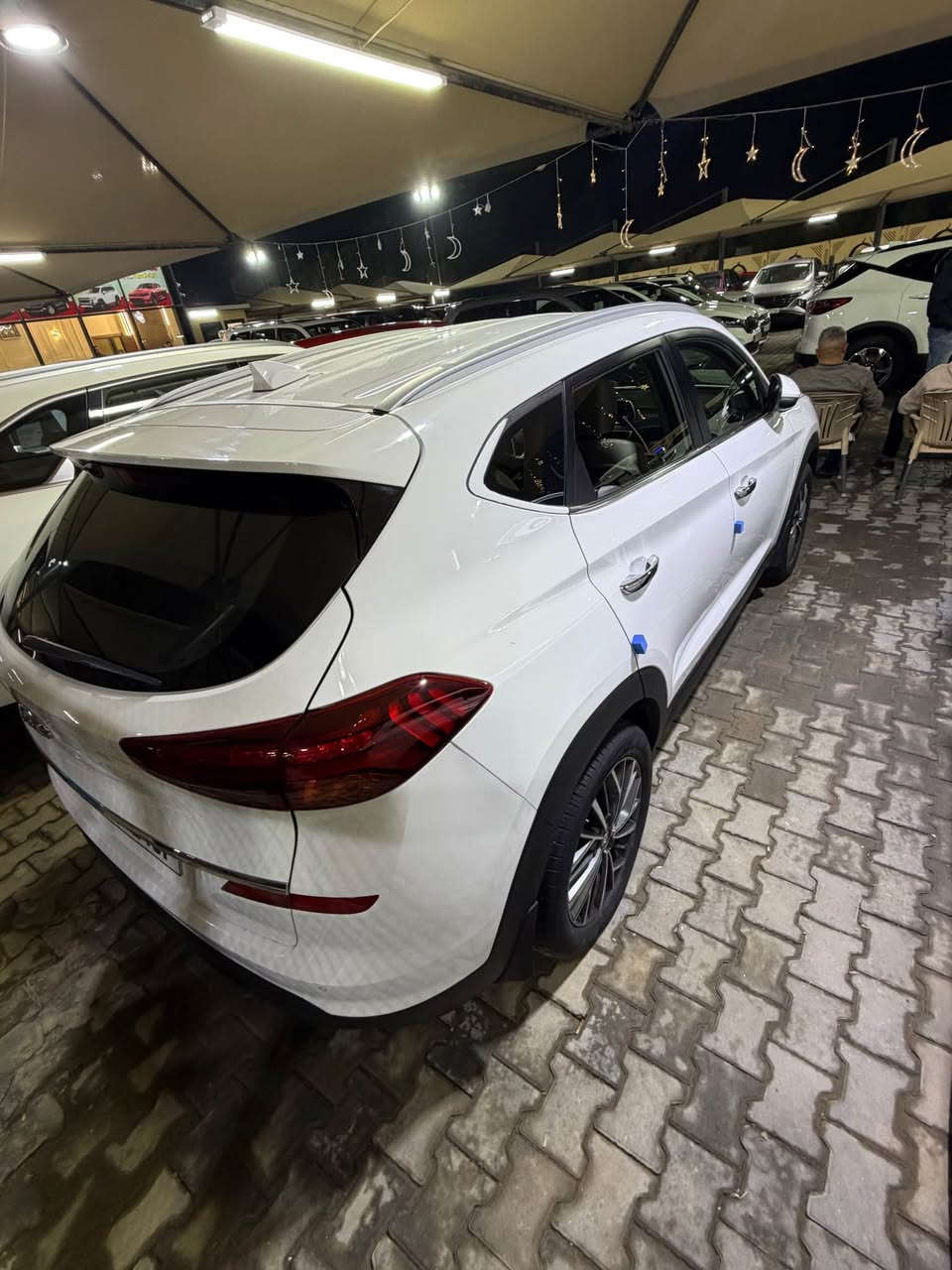 توسان خليجي الكاصد مكفوله محرك 2000 دوش فول مواصفات عده بنوراما بصمه كشنات كهربا لايت 5 عدسات زنون لد خلفي لد امامي ويل كروم مري شفط وترحيب مكفوله من صبغ وتبديل والشخوط فقط بارد قليل مقدار اقل شبر بلجنطه لباقي كفاله ماشيه 78 حقيقي مابيه اي نقص رقم بغداد بسمي مكانه كربلا السعر 213 وبيه مجال للشراي للستفسار *********** كربلاء, العراق
