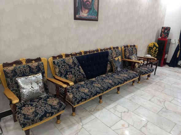 تخم ١٠ مقاعد مستعمل للبيع سعره ٢٥٠ وبي مجال للتواصل واتساب ***********
