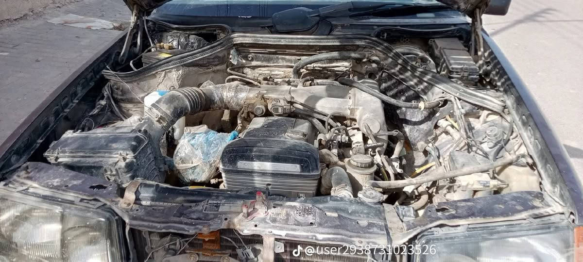 مارسدس دب للبيع موديل 1991 سياره مرتبه تخم تاير جديد كير مكينه حداديه خير من الله  السعر خاص لاستفسار ***********
