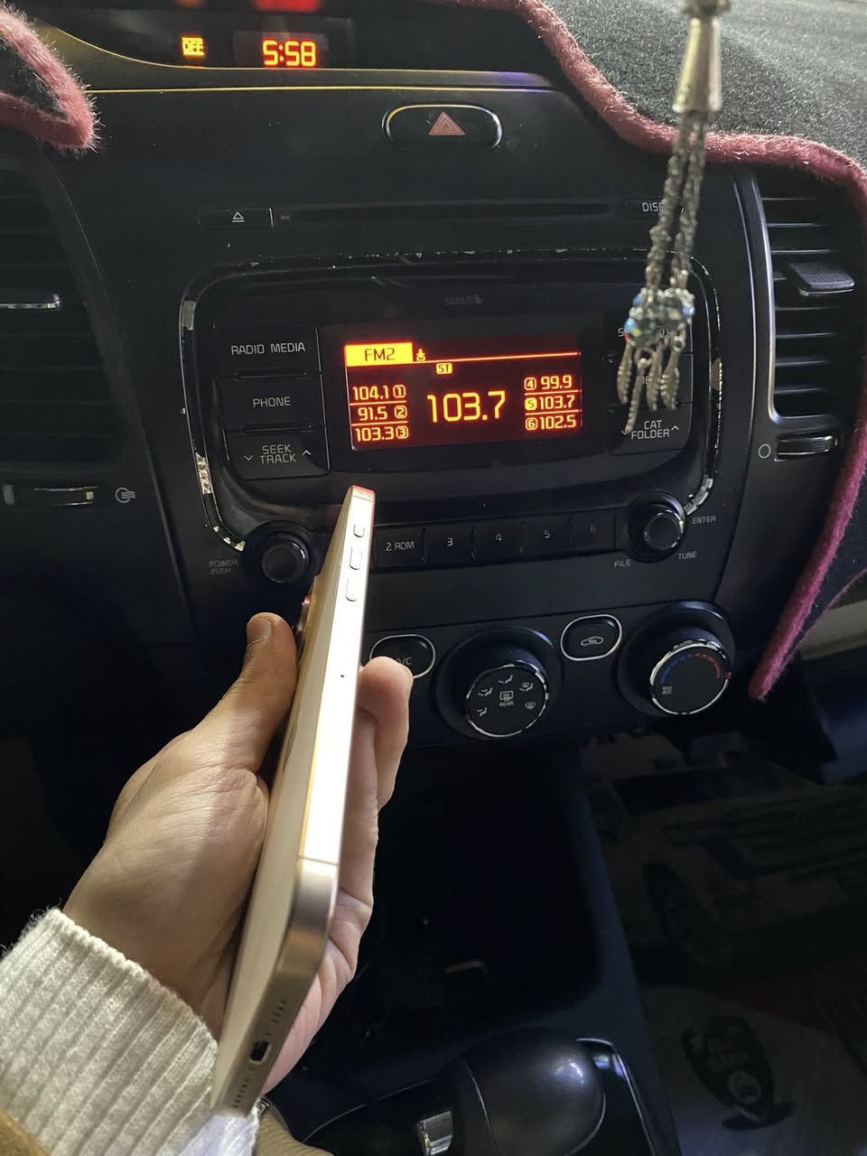 ايفون 16برو ماكس شرق اوسط ذاكره 256بطاريه 94جهاز نضيف الجهاز ما مفتوح نهائياً تجي تفحص إذا مفتوح من عنده برغي فلوس كروتك عليه مكفول كفاله عامه السعر1250عنواني بغداد الدوره ***********واتساب وخط
