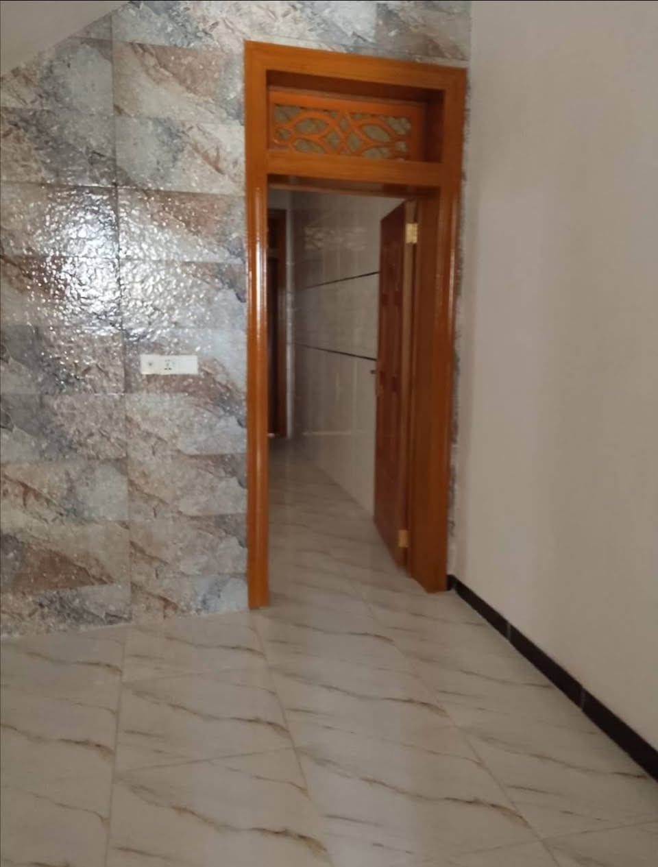 بيت للبيع في حي الوفاء ١٠٠متر على ساحه قوس الهنديه طابقين بناء حديث درجه اولى كونكريت مسلح يحتوي على ثلاث غرف نوم واستقبال وصالتين ومطبخ وحمام عدد ٣ السعر ١٥٠مليون قابل للتفاوض بعد المعاينه للإستفسار والتوضيح الإتصال على الأرقام التاليه ***********
***********
***********
مكتب ابو علي التميمي للعقار في حي الوفاء بداية شارع المركز القديم على جهة دور الهنديه
