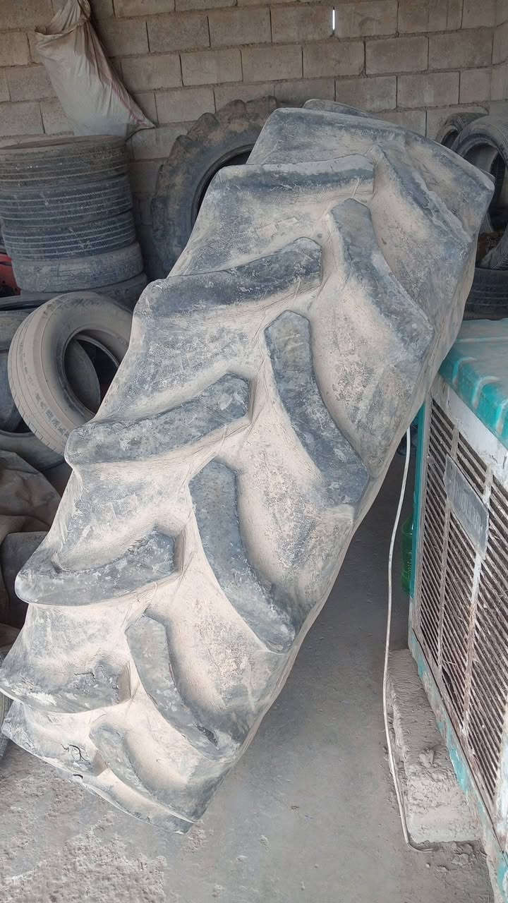 السلام عليكم
تايرات حجم ٣٤ نضافه ٧٥٪ اي عيب مابيهن مال فئات
للتواصل ***********
