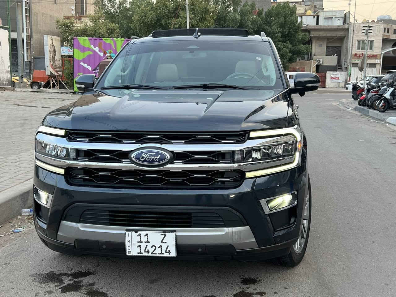 السلام عليكم……🖐🏼

🔹فورد اكسبديشن (ليمتد بترة )
🔺موديل : 2024 
🔻ماشية :١٨ الف ميل 

🔸المواصفات فول : ( دوس كهرباء، صندوك كهرباء، مقاعد منفصل، بانوراما، شاشة تيسلا اكبر حجم، كيجات ديجتال،ويل كروم حجم ٢٢ ، كامرات ٣٦٠ درجة ، رادرات ٣٦٠ كشافات، مقاعد امامي خلفي تدفئة تبريد، داخل بيجي، شاحن لاسلكي،مودات سرعة، قيادة ذاتية، كشنات كلهن كهرباء من السبعه راكب وانت جاي للسايق وتحكم كامل ،، دخول للسيارة ذكي، تشغيل عن بعد،، بك لايت LED بلادي ،،، وبعد كلش هواي مواصفات ….) 

🟥حادث : (نص الجاملغ الخلفي صبغ ويه الكنر ورنص الباب صبغ ،، والصدر كله راجع وكاله .. ايرباك بردة فقط ومرجع كبسوله اصليه مو كلاوات،،، بجم كبس )

❗️مرقم بغداد بأسمي تحويل مباشر 

⭕️عنوان السيارة : بغداد. 

⚠️السعر :45,000$ وبيها مجال للشراي .. 
📞استفسار اكثر : *********** 

لحد يقارن بالبجم والمهجومات كلشي تحصل بالسوك ♥️
