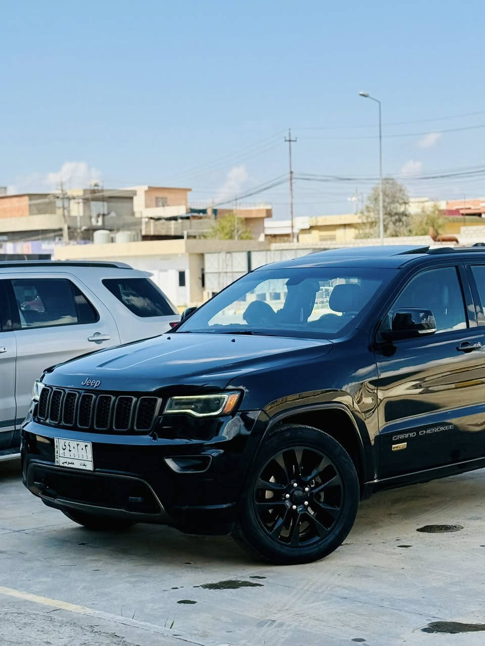 🖤 JEEP SEVENTY FIVE 2016 للبيع
▪️ الموديل: 2016
▪️ الممشى: 90 ألف

🔹 حادث أمريكا: شبر بالجاملغ الأمامي
🔹 الدواخل، الشواصي، واللغود كلها سليمة

المواصفات:
▪️ محرك 3600
▪️ سلايد روف
▪️ بصمة تشغيل + بصمة أبواب
▪️ تشغيل عن بعد
▪️ مقاعد جلد
▪️ كراسي اثنين كهرباء
▪️ تدفئة للمقاعد الأمامية
▪️ مقعد السائق ميموري
▪️ باب جنطة كهربائي
▪️ شاشة كبيرة مع كاميرا خلفية
▪️ حساسات خلفية
▪️ إشارات بالمرايا
▪️ تحكم بالستيرن
▪️خيط احمر
▪️ منظومة زينون عالي وناصي

السياره جاهزة بدون أي نواقص

📍 العنوان: بغداد – الدورة
💰 السعر: 182 ورقة ومجال بسيط
📞 الهاتف :- ***********
