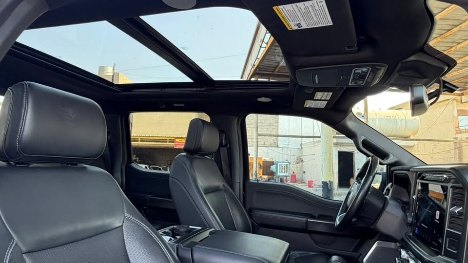للبيع فورد f150 2024
لاريات فول 
🔺سعر 380 ورقة 

رقم ***********

محرك V6 سعة 3.5 توين توربو

الممشى 16,000 ميل 
باب طويل بدي قصير مرغوب
بيها كتاب تظليل 

المواصفات

▪️سقف پانورانا
▪️کامرات 360 سماعة سقف بوس
▪️رادارات امامي وخلفي وجانبي
▪️دفع رباعي 
▪️تدفئة وتبريد المقاعد الامامية
▪️تحكم كهربائي لعجلة القيادة
▪️ثلاث وضعيات خزن لمقعد السائق
وباقي مواصفات اللاريات المعروفة 
 رقم شاصي 1FTFW5L83RFA97101

السيارة جاملغ و بونيد مبدل بلاد و بيها جم مكان صغير تعديل بي دي ار 
صونار موجود بل صورة ✅
