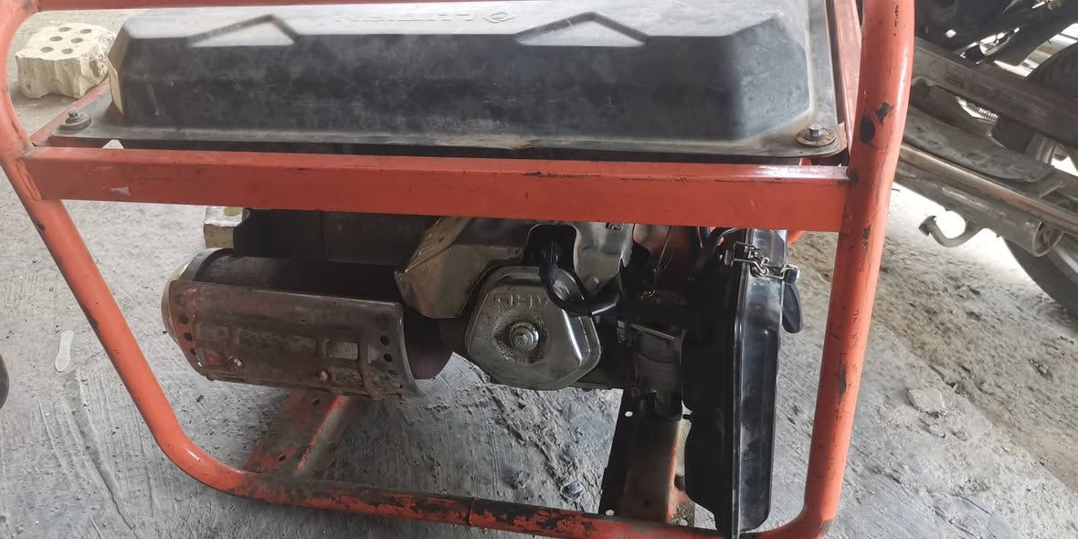 للبيع مولده بانزين  ٥ كيفي صناعة بيت الوادي مولده راقيه أخت الجديده شرط تشغل مكينة لحام براحتها السعر ٤٥٠ الف مكاني بغداد الجديده ***********
