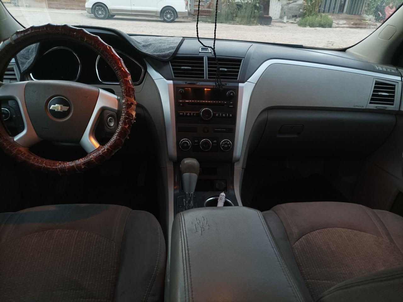 شوفرليت اترافيس 2011. وارد كندي  بدون ضرار   محرك 2017 
محرك.  معمر.
مكاني موصل 
غرمات مصفر 
هزه 26 
سنويه 2030. تحويل مباشر
 مكاني موصل. جانب اليسر
*********** 
***********. 
سعر 95 وبي مجال
