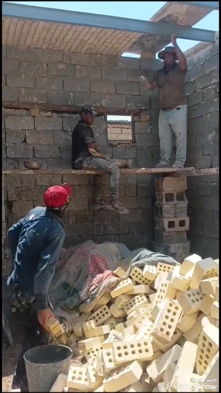 خلفة بناء درجه اولى طابوك وبلوك عكاده تطبيك كاشي سيراميك بورسلين ارضي جداري لبخ جص بورك سمنت  *********** بغداد
