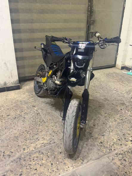 السلام عليكم 
قفاز كاوسكي سياحي 250cc
دراجه جاهزه من كلشي 
مكينه حلوه ونكره بل وقت 
للبيع او مراوس حسب القناعه
مكاني بغداد الدوره
رقمي ***********
