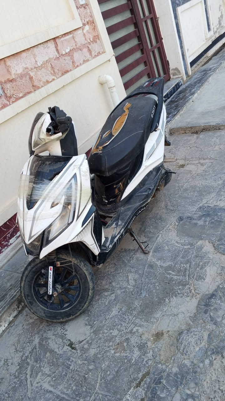 ماكس مضلع لبيع سعر اب 250الف
دراجه شغاله مبيهة شي رقمي ***********
